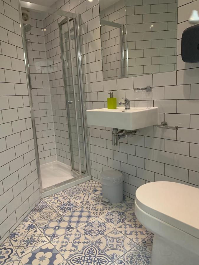 Vierbettzimmer im Obergeschoss mit Gemeinschaftsbad
