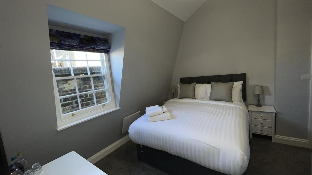 Standard Zimmer mit Kingsize-Bett