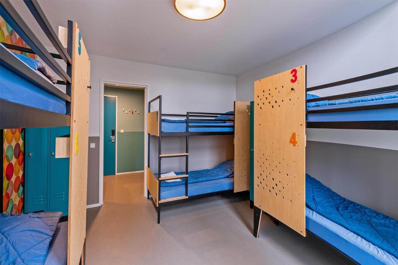 Bed 6-Bed Mixed Room Shower