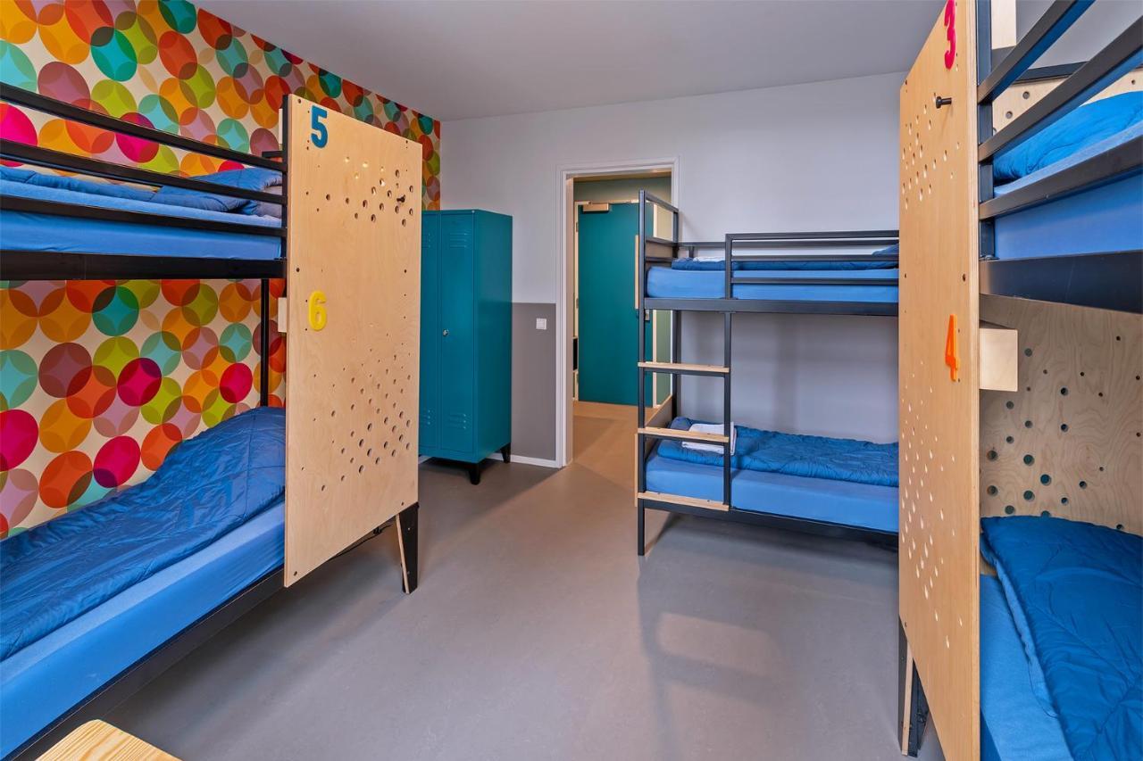 Bed 6-Bed Mixed Room Shower