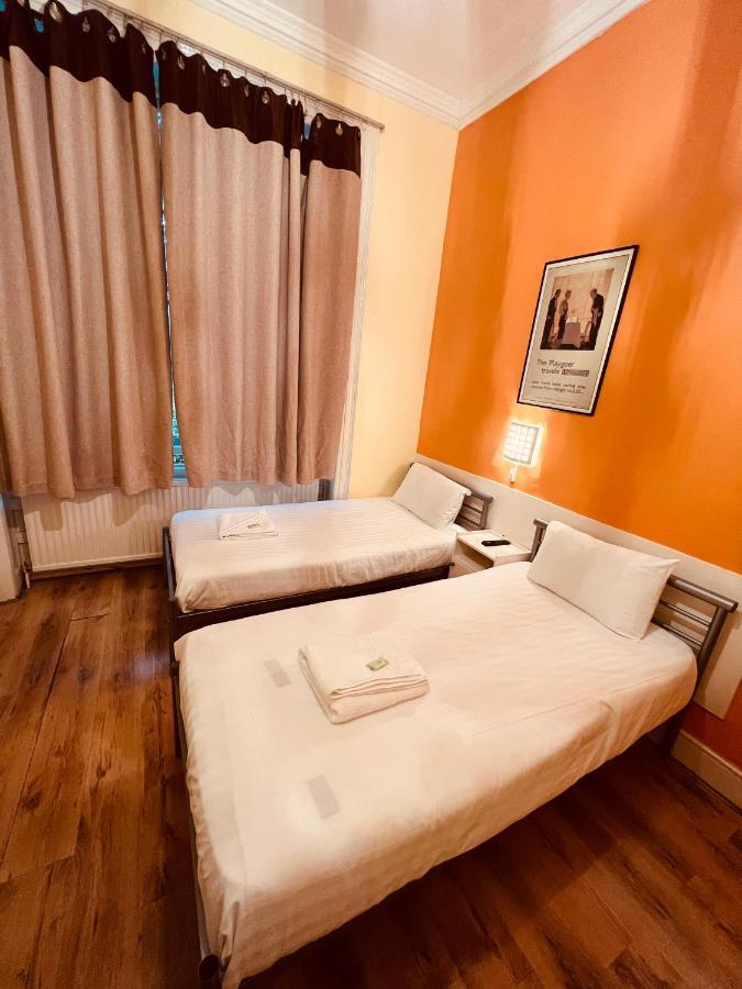 Zweibettzimmer mit eigenem Bad