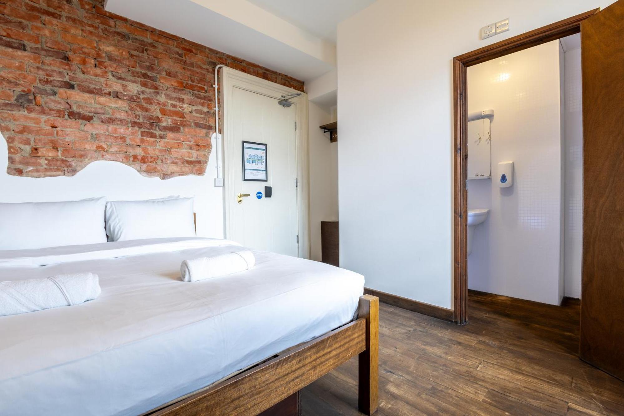 Privates Doppelzimmer mit eigenem Badezimmer