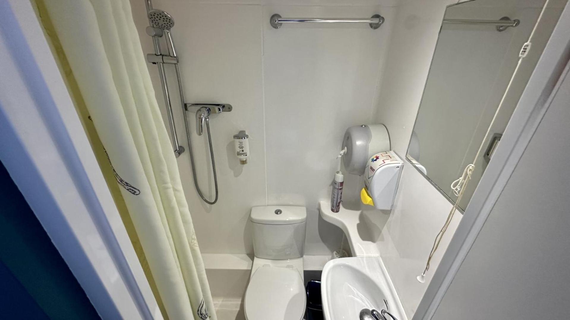 Zweibettzimmer mit eigenem Bad