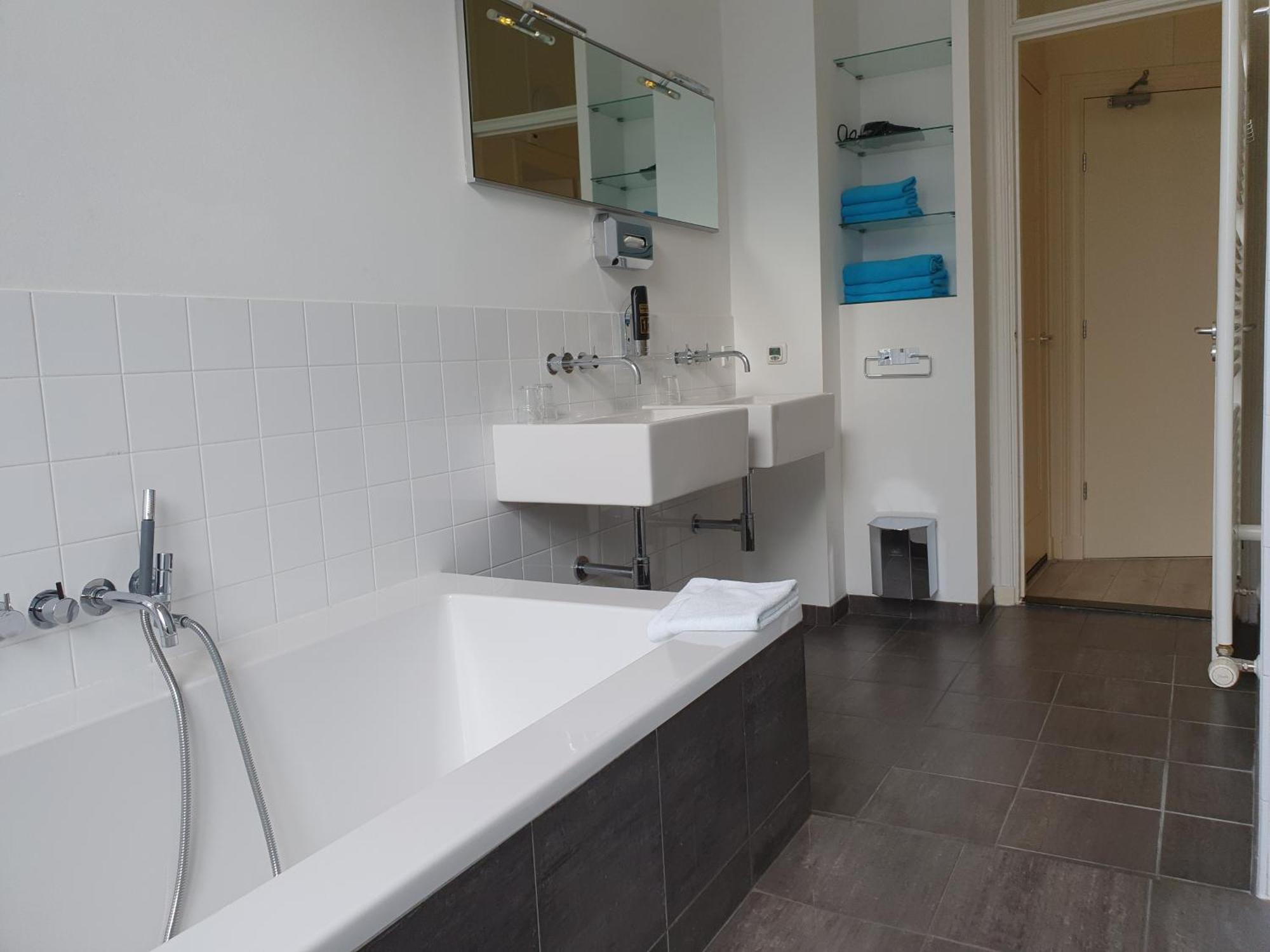 Triple Room Bath
