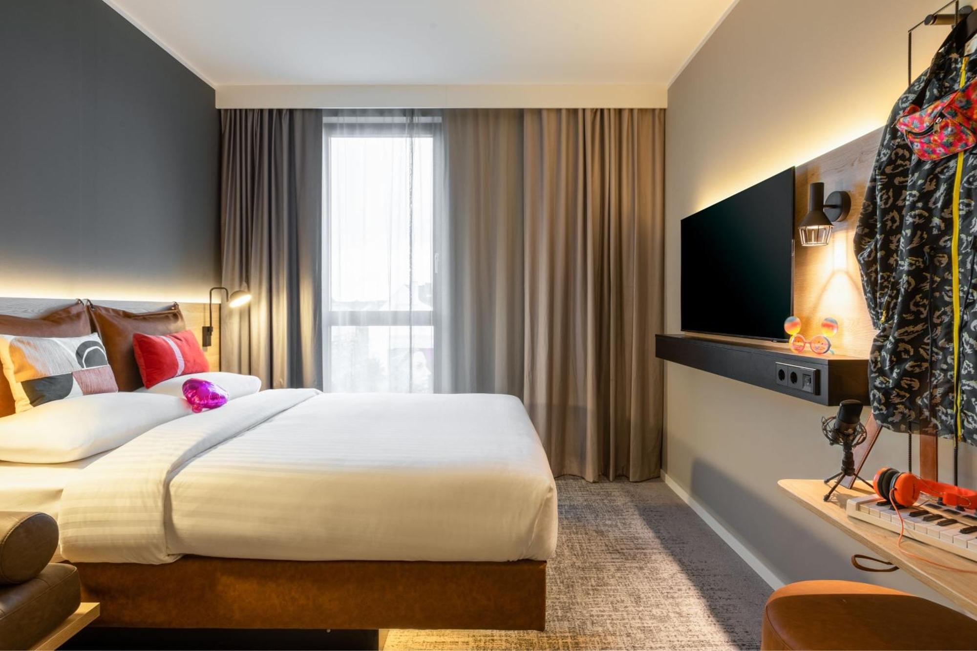 Moxy Queen Room,1610330717:JPEG