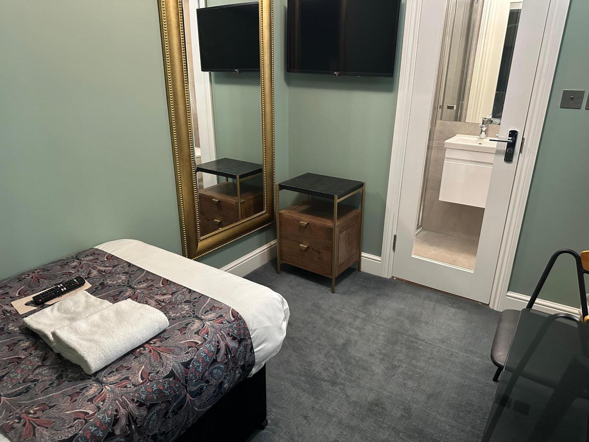 Deluxe Single Room,1619760427:JPEG