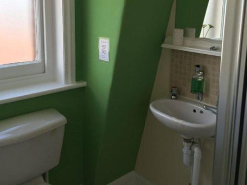 Dreibettzimmer mit Dusche