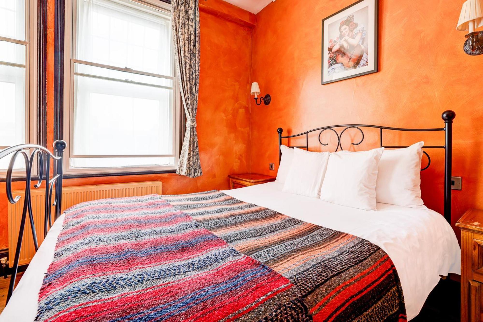 Deluxe Dreibettzimmer mit Bad
