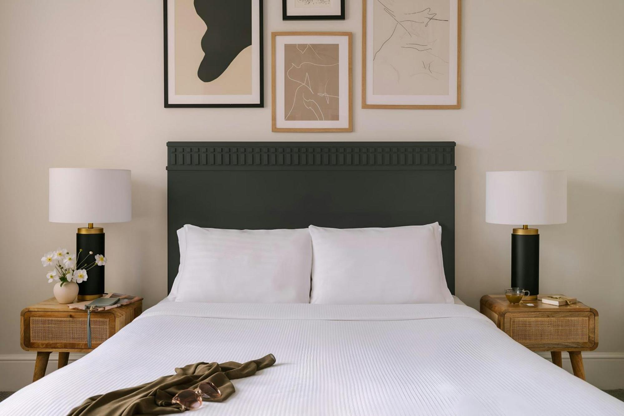 Queen Room,1674784808:JPEG