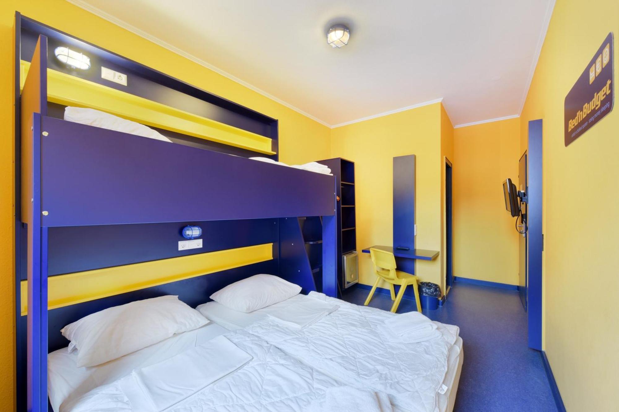 Dreibettzimmer mit Gemeinschaftsbad