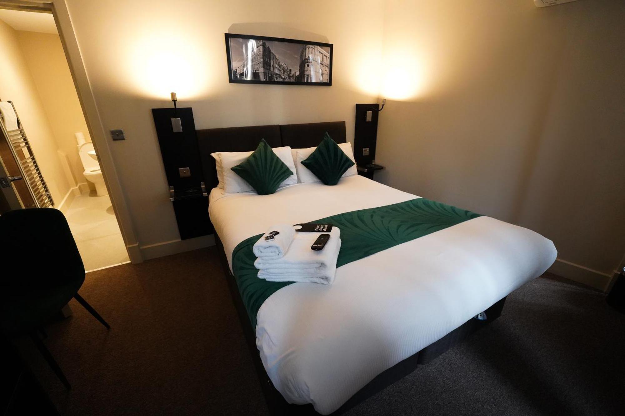 Double Room - (No Window)