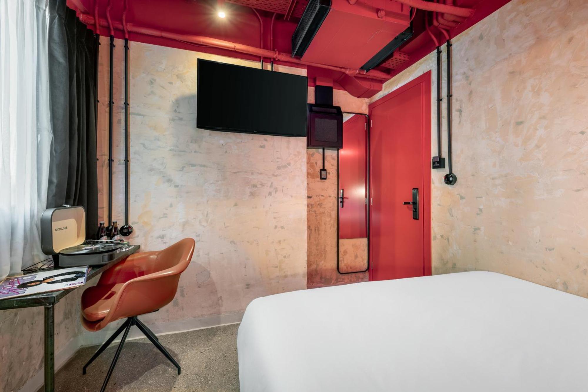 Small Double Room,1743365260:JPEG