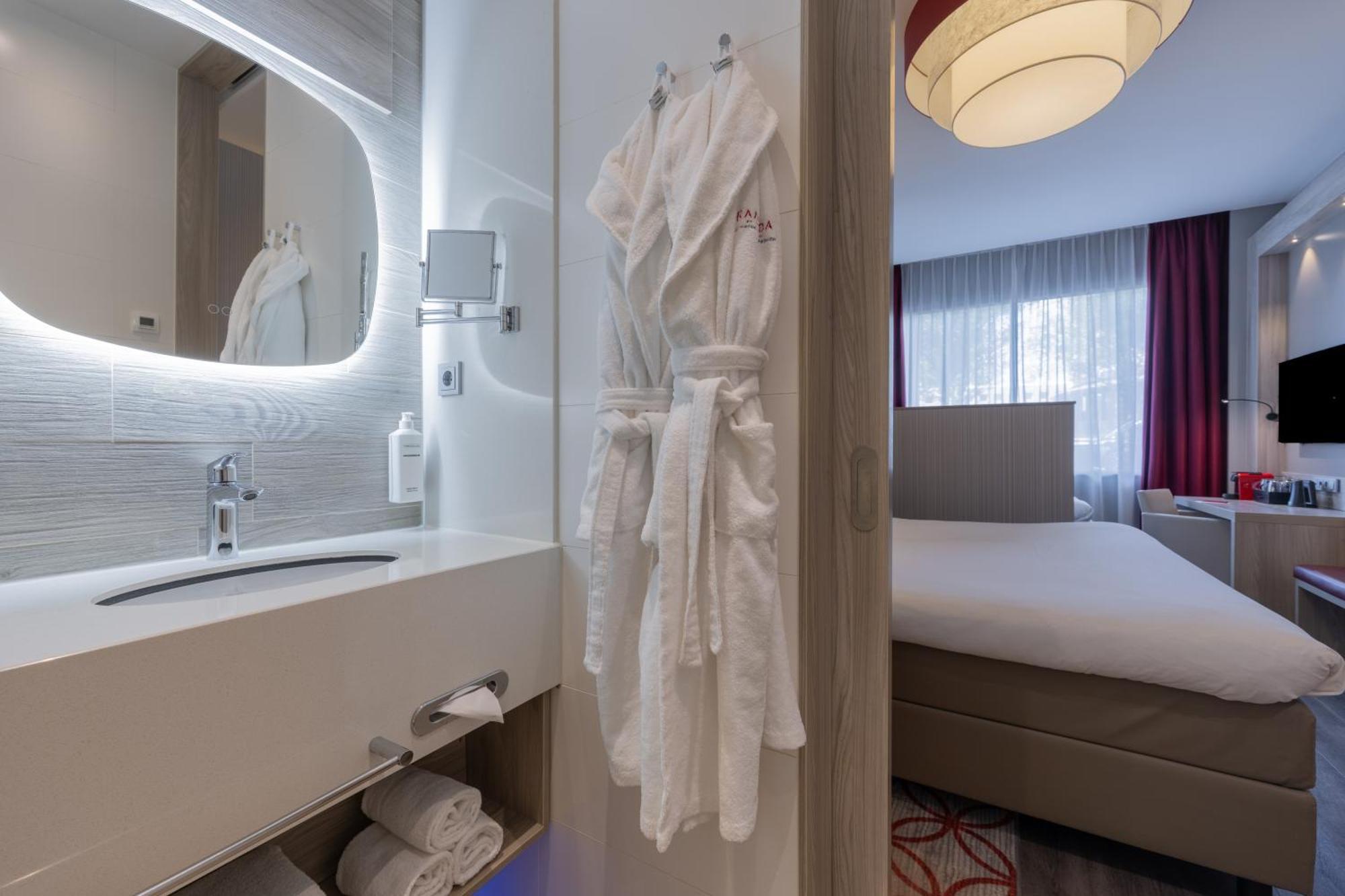 Deluxe King Room Steam Shower