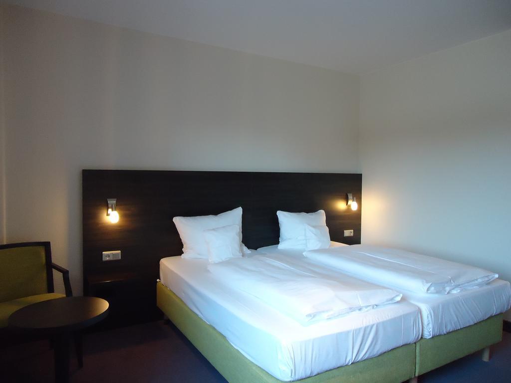 Double Room,325036366:JPEG