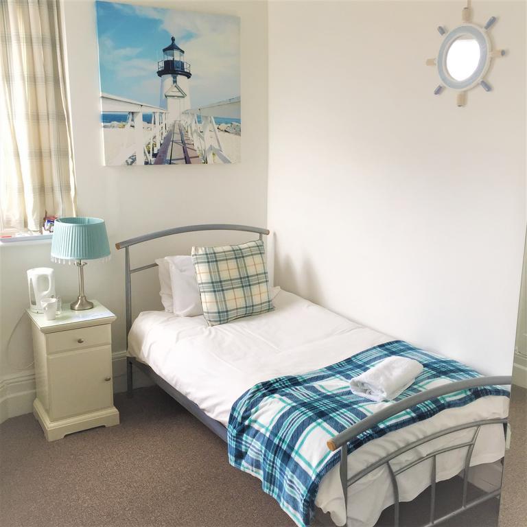 Single Room with Shared Bathroom,1541922247:JPEG