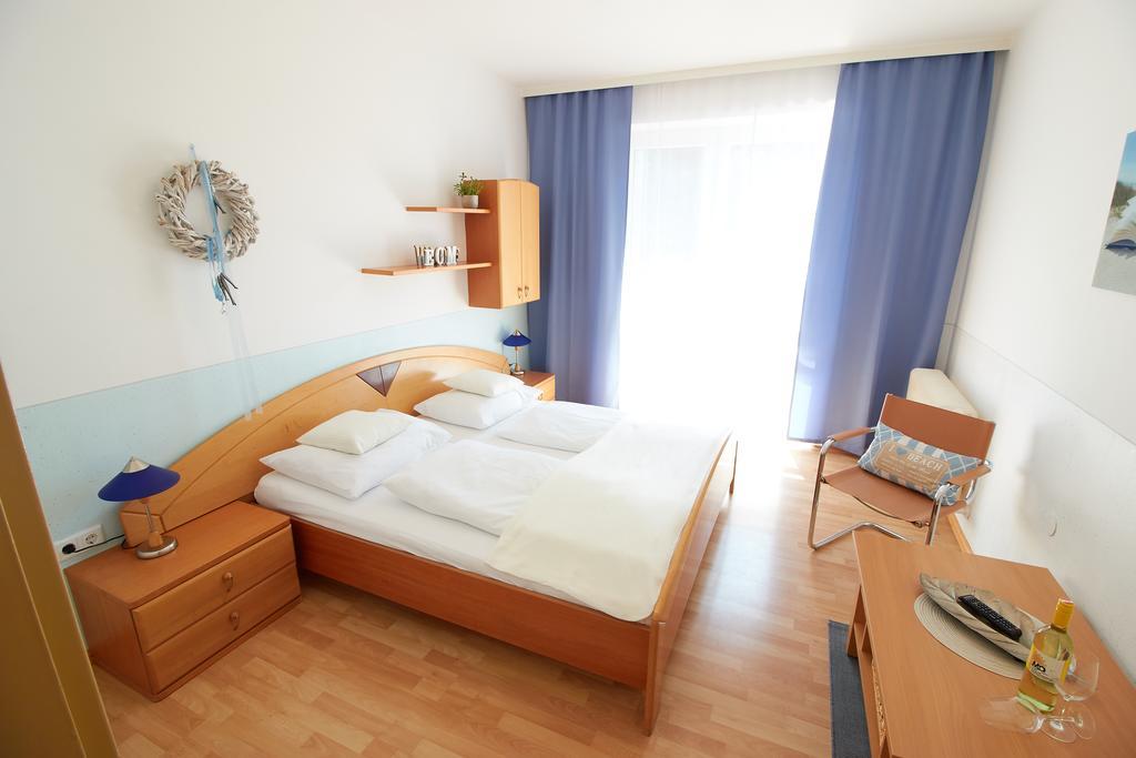 Doppelzimmer mit Balkon und Klimaanlage