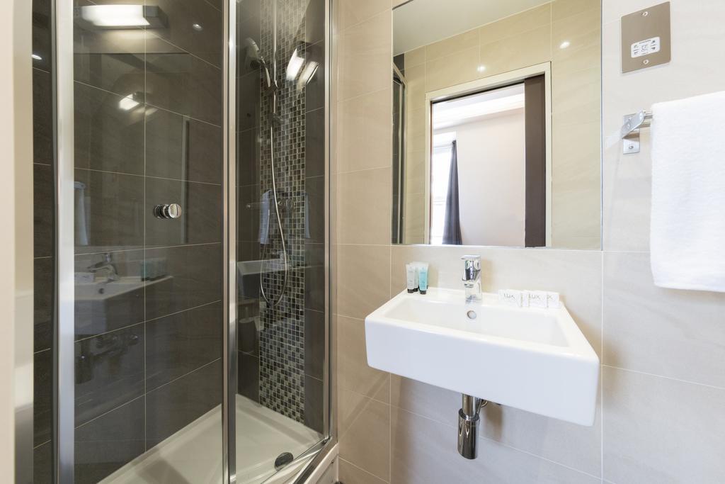 Quadruple Room Private Bathroom
