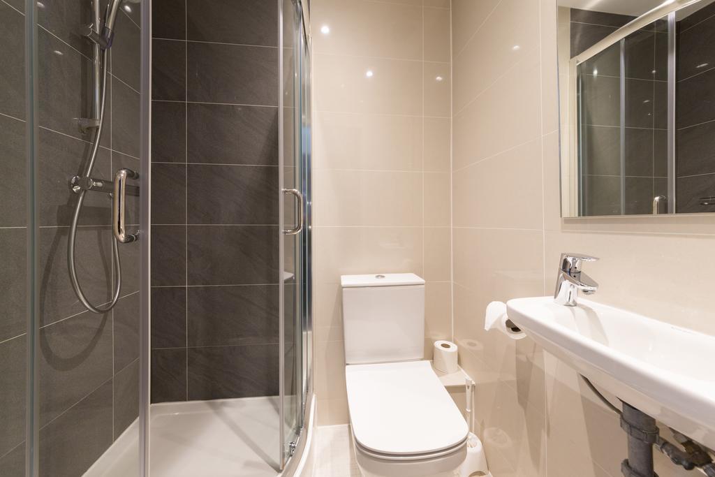 Quadruple Room Private Bathroom