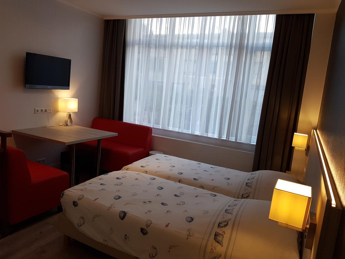 Quintuple Room