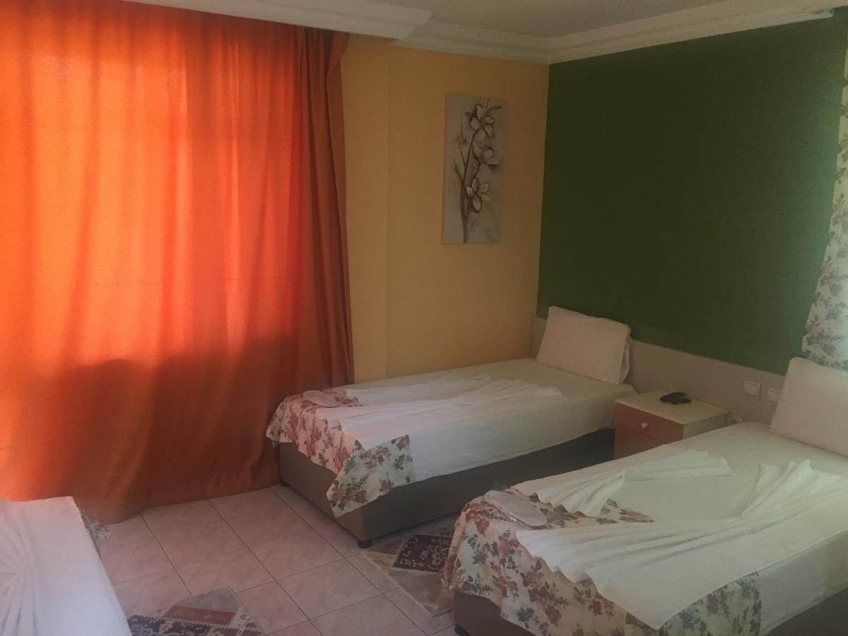 Standard Dreibettzimmer mit Meerblick