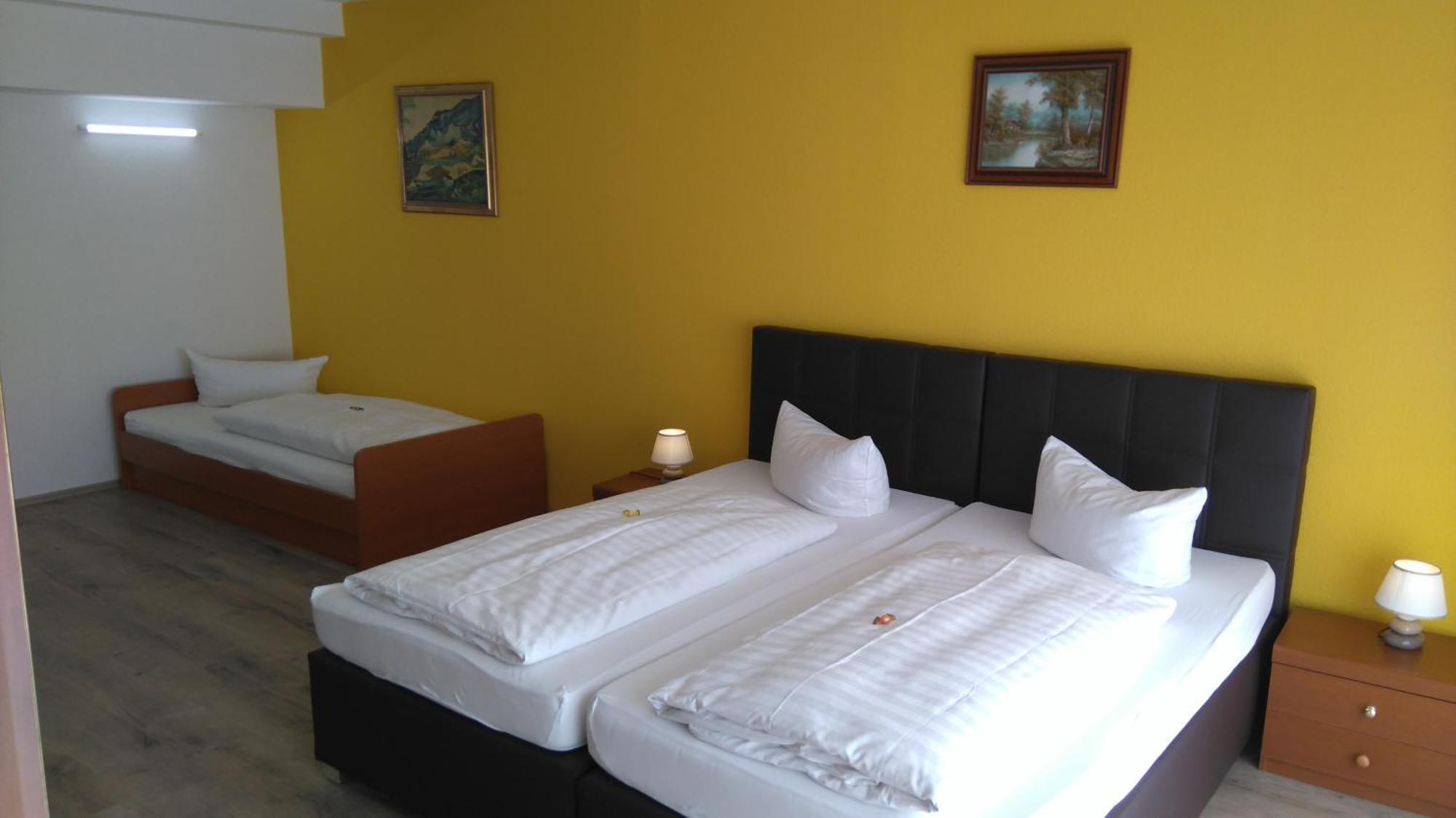 Comfort Dreibettzimmer mit Dusche