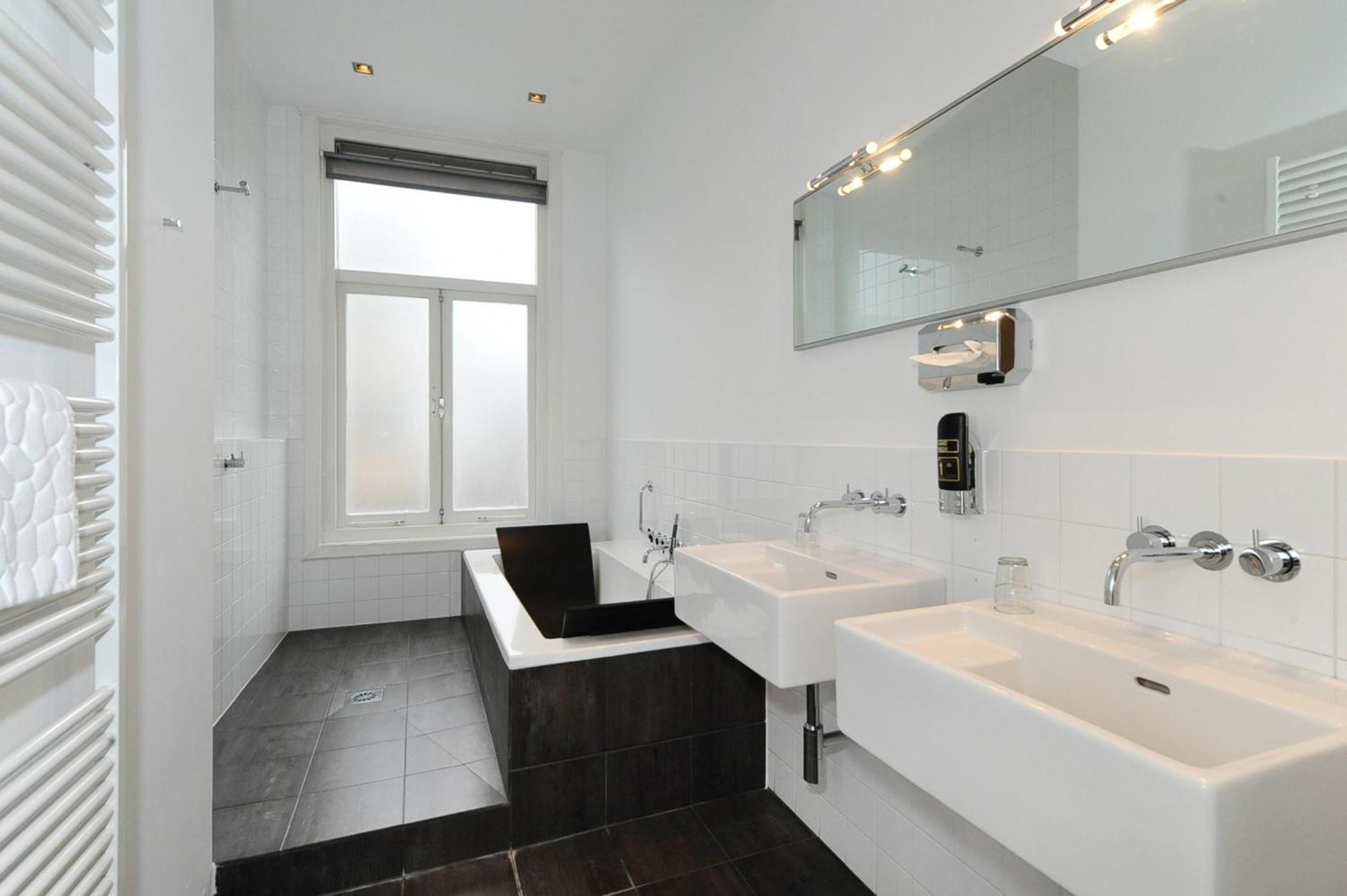 Triple Room Bath