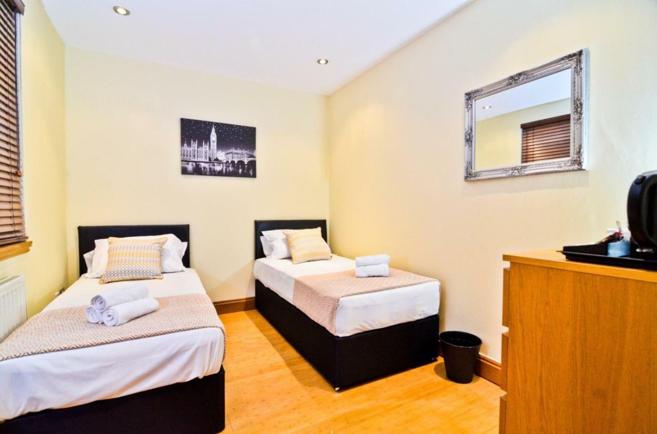 Basic Dreibettzimmer mit Gemeinschaftsbad