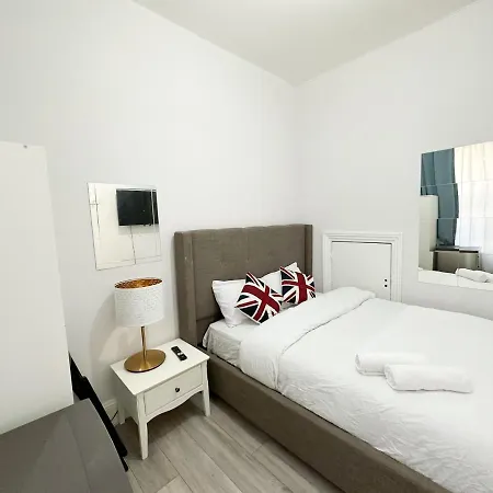 Pink Door Guesthouse-2