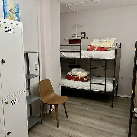Hostel The Golden Stork-2