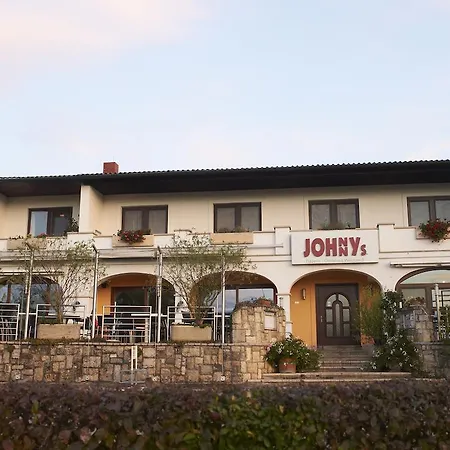Gästehaus Weinhandl&Johnnys Pizzeria-2
