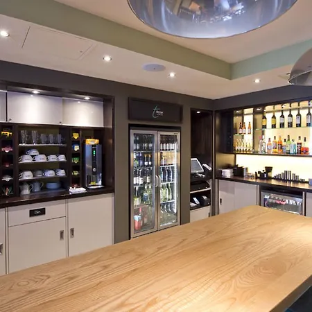 Premier Inn London Clapham-2