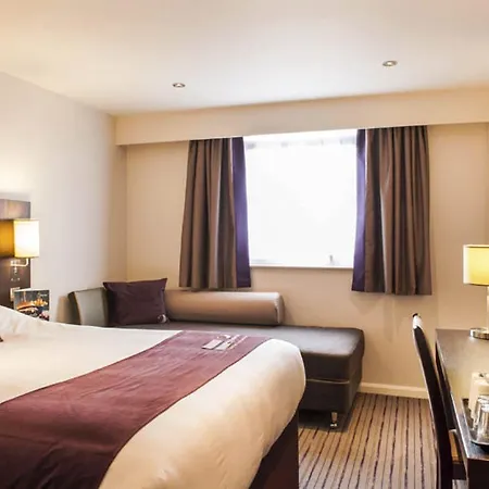 Premier Inn London Brixton-3