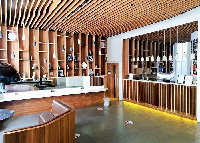 Mowbray Court Hotel London