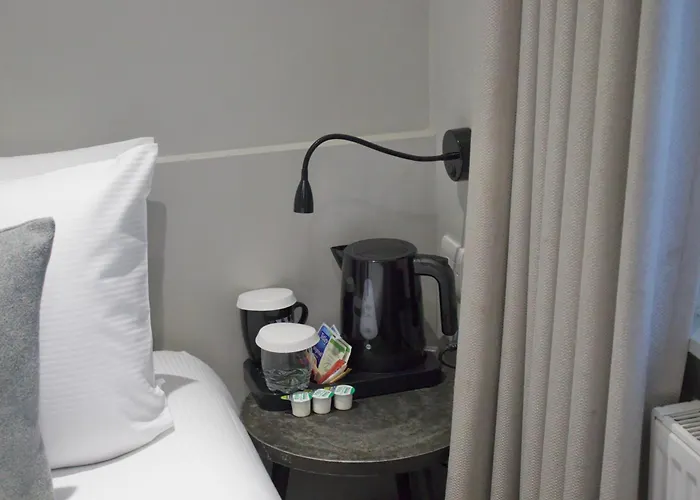 Howard Winchester Hotel London