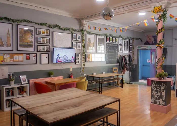Hostel Onefam Waterloo 18-36 Years Old London